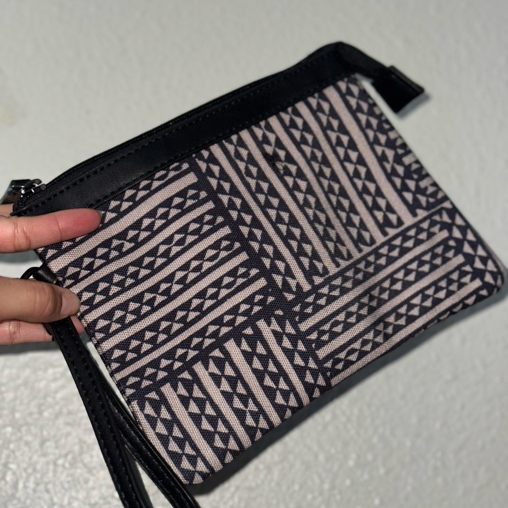 Manaola Black and Cream Geometric Wristlet Pouch